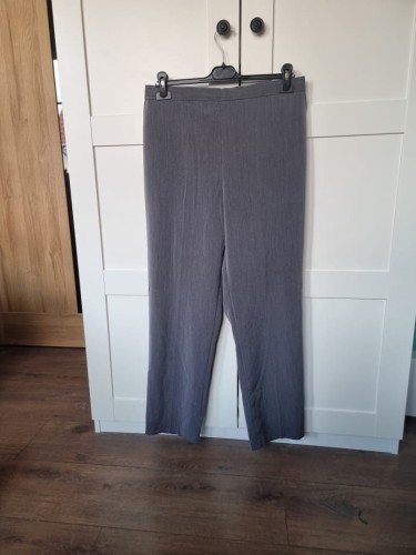Szare eleganckie cygaretki plus size r.18