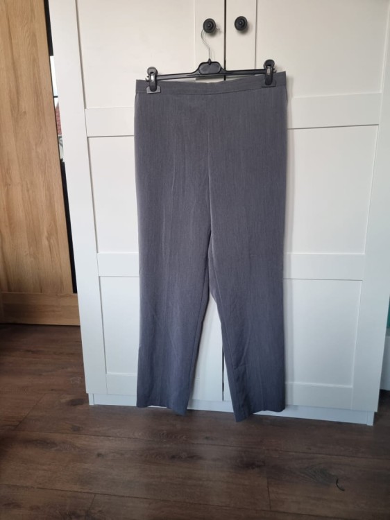 Szare eleganckie cygaretki plus size r.18