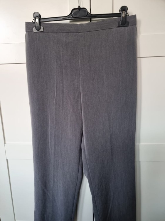Szare eleganckie cygaretki plus size r.18