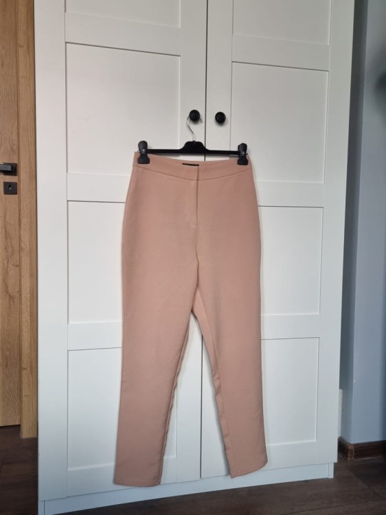 Spodnie beżowe cygaretki eleganckie MISSGUIDED r. 10
