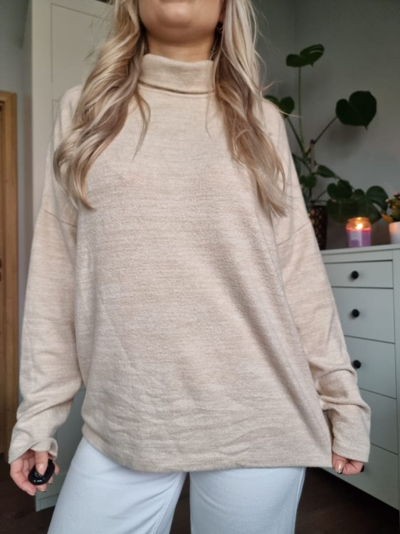 Beżowy golf z wiskozą, milutki klasyczny H&M, r. M