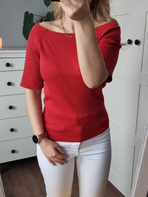 Red blouse, knitted fabric, boat neckline r. L