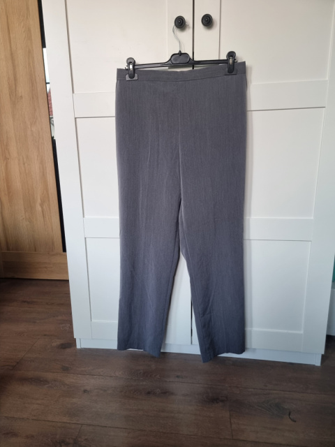 Grey cigarette pants r.18