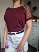 Burgundy t-shirt with lace on the sleeves