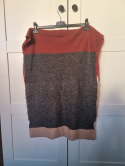 Woolen snood in shades of red, gray, and beige