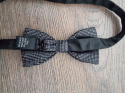 Gray plaid bow tie, 100% silk.