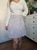 White trapezoidal skirt with black stripes