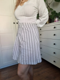 White trapezoidal skirt with black stripes