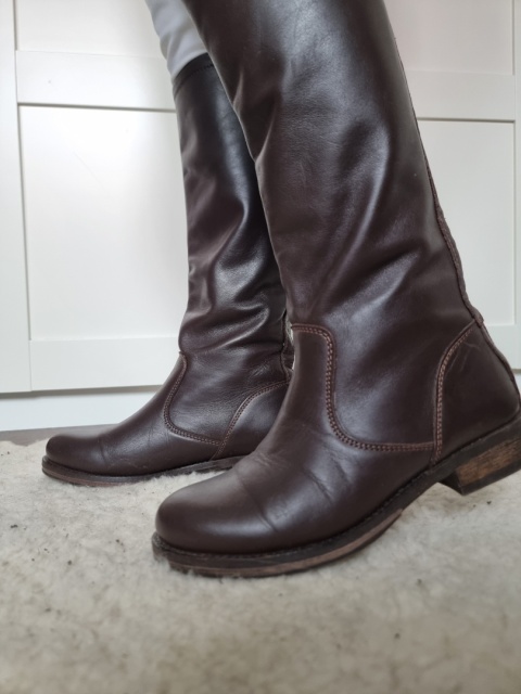 Czekoladowe kozaki Guess, r. 38 skóra naturalna Model Anna GSB3ANN BN-38 Czekoladowe kozaki Guess, r. 38 skóra naturalna Model Anna GSB3ANN BN-38
