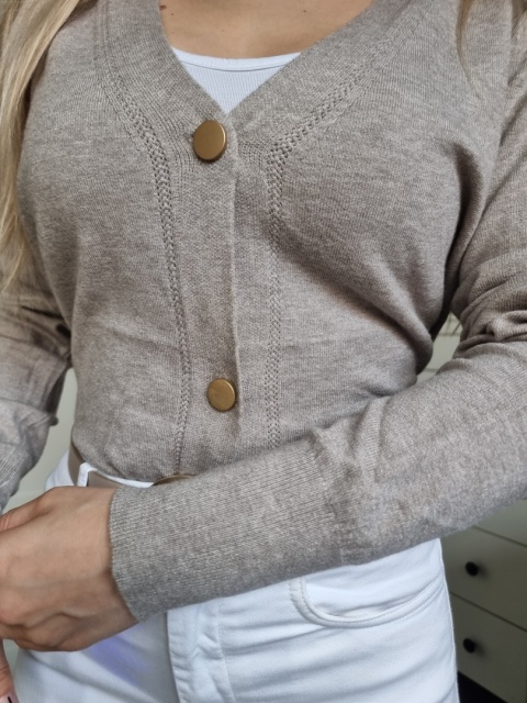 Elegancki sweterek / kargidan z wiskozą, kolor taup Elegancki sweterek / kargidan z wiskozą, kolor taup