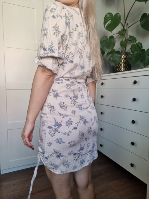 Feminine dress, cream with small light blue flowers, puff sleeves, waist tie, viscose, size S Feminine dress, cream with small light blue flowers, puff sleeves, waist tie, viscose, size S