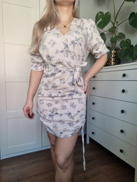 Feminine dress, cream with small light blue flowers, puff sleeves, waist tie, viscose, size S Feminine dress, cream with small light blue flowers, puff sleeves, waist tie, viscose, size S