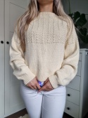 Kremowy sweter z dzierganiem hand made