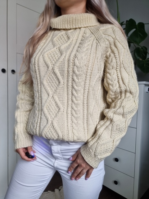 Warkoczowy sweter masełkowy żółty wełna 100% Warkoczowy sweter masełkowy żółty wełna 100%