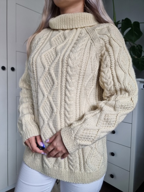 Warkoczowy sweter masełkowy żółty wełna 100% Warkoczowy sweter masełkowy żółty wełna 100%