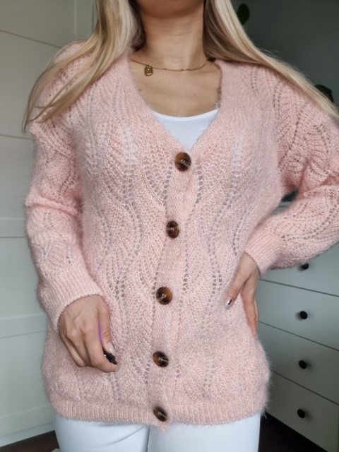 Puchaty jasnoróżowy kardigan 20% moher Puchaty jasnoróżowy kardigan 20% moher