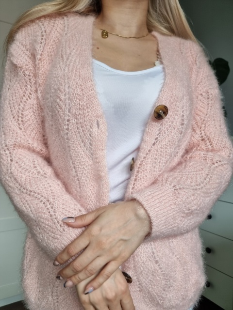 Puchaty jasnoróżowy kardigan 20% moher Puchaty jasnoróżowy kardigan 20% moher