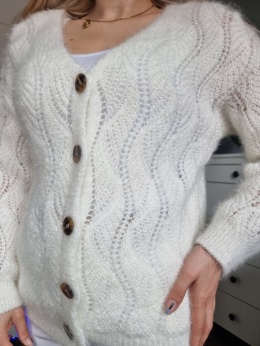 Puchaty kremowy kardigan 20% moher