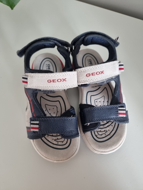 Sandałki Geox ze skóry naturalnej dla chłopca, granatowo szare, r. 28 Sandałki Geox ze skóry naturalnej dla chłopca, granatowo szare, r. 28